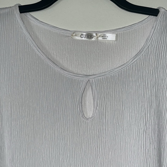 Cure women’s blouse - Picture 2 of 3